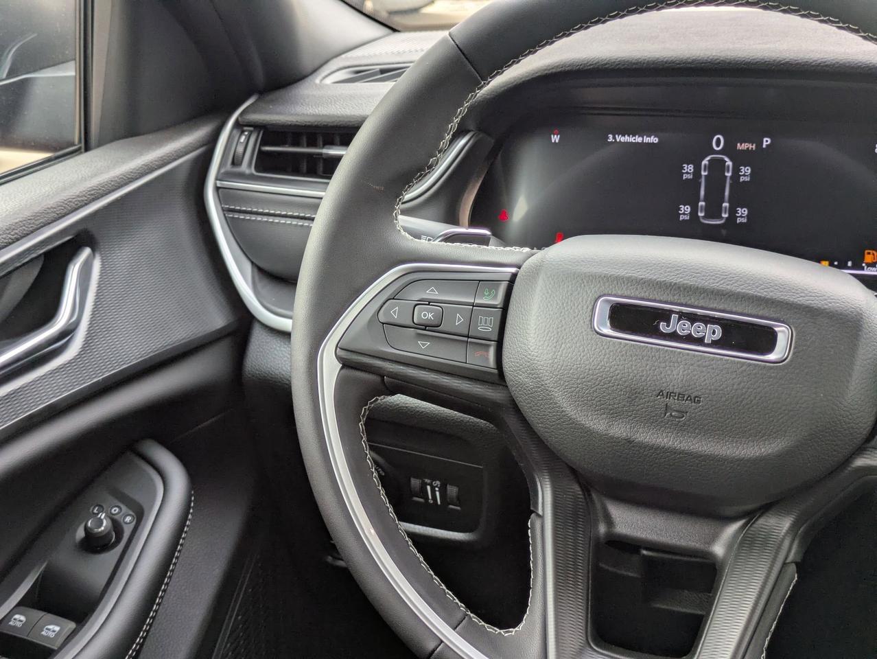 2025 Jeep Grand Cherokee L Laredo X Castroville TX