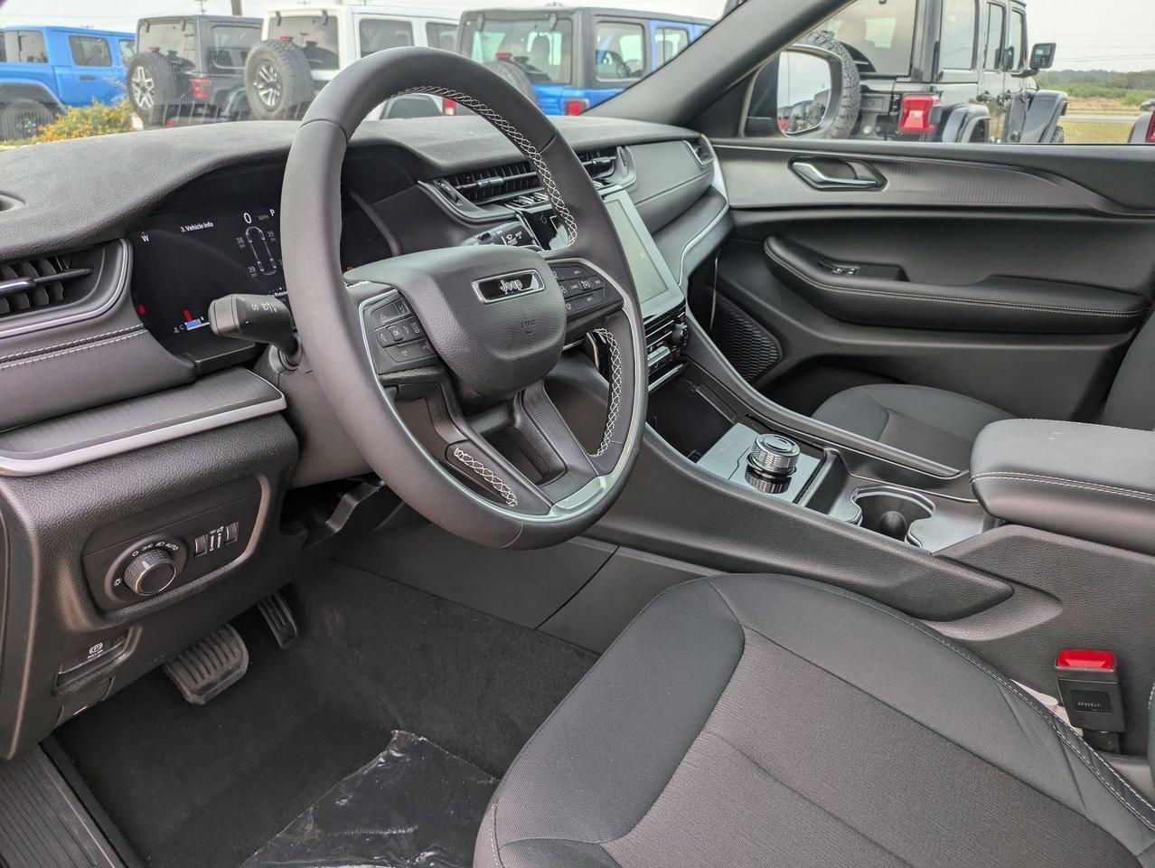 2025 Jeep Grand Cherokee L Laredo X Castroville TX