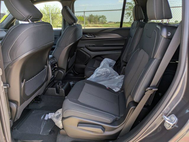 2025 Jeep Grand Cherokee L Laredo X Castroville TX