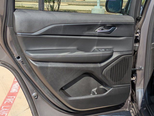 2025 Jeep Grand Cherokee L Laredo X Castroville TX