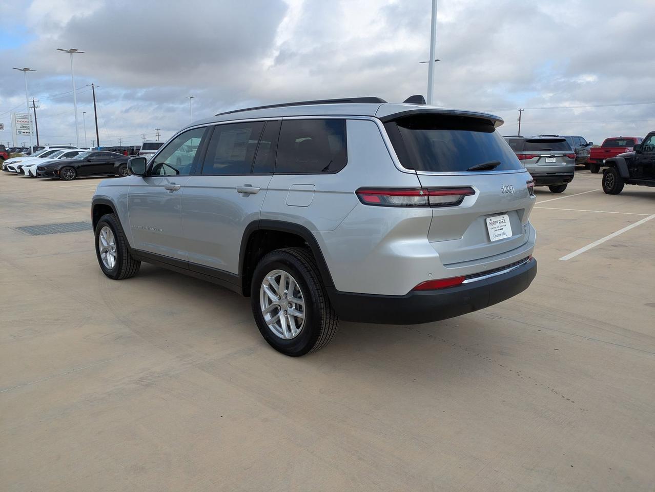 2025 Jeep Grand Cherokee L Laredo X Castroville TX