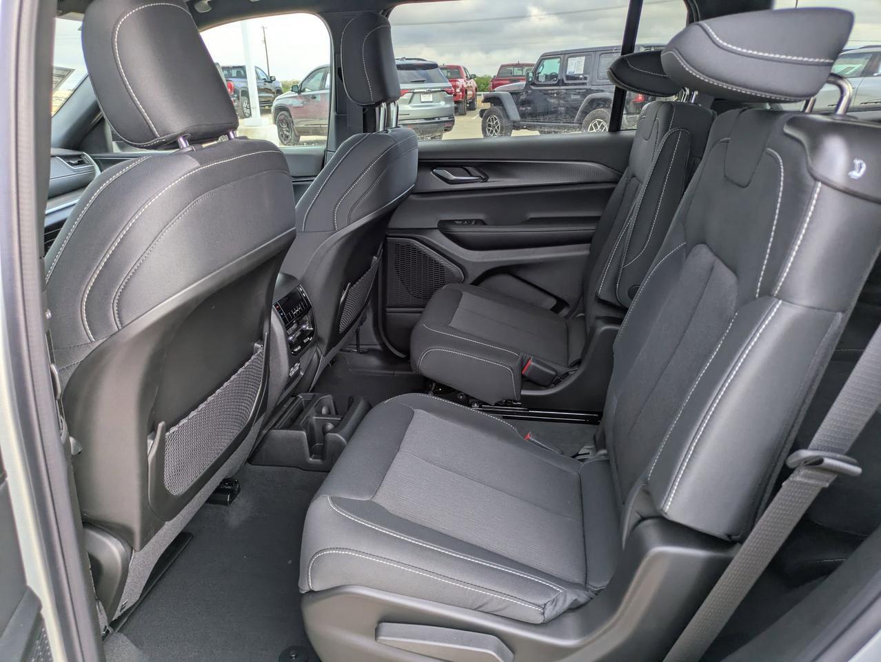 2025 Jeep Grand Cherokee L Laredo X Castroville TX