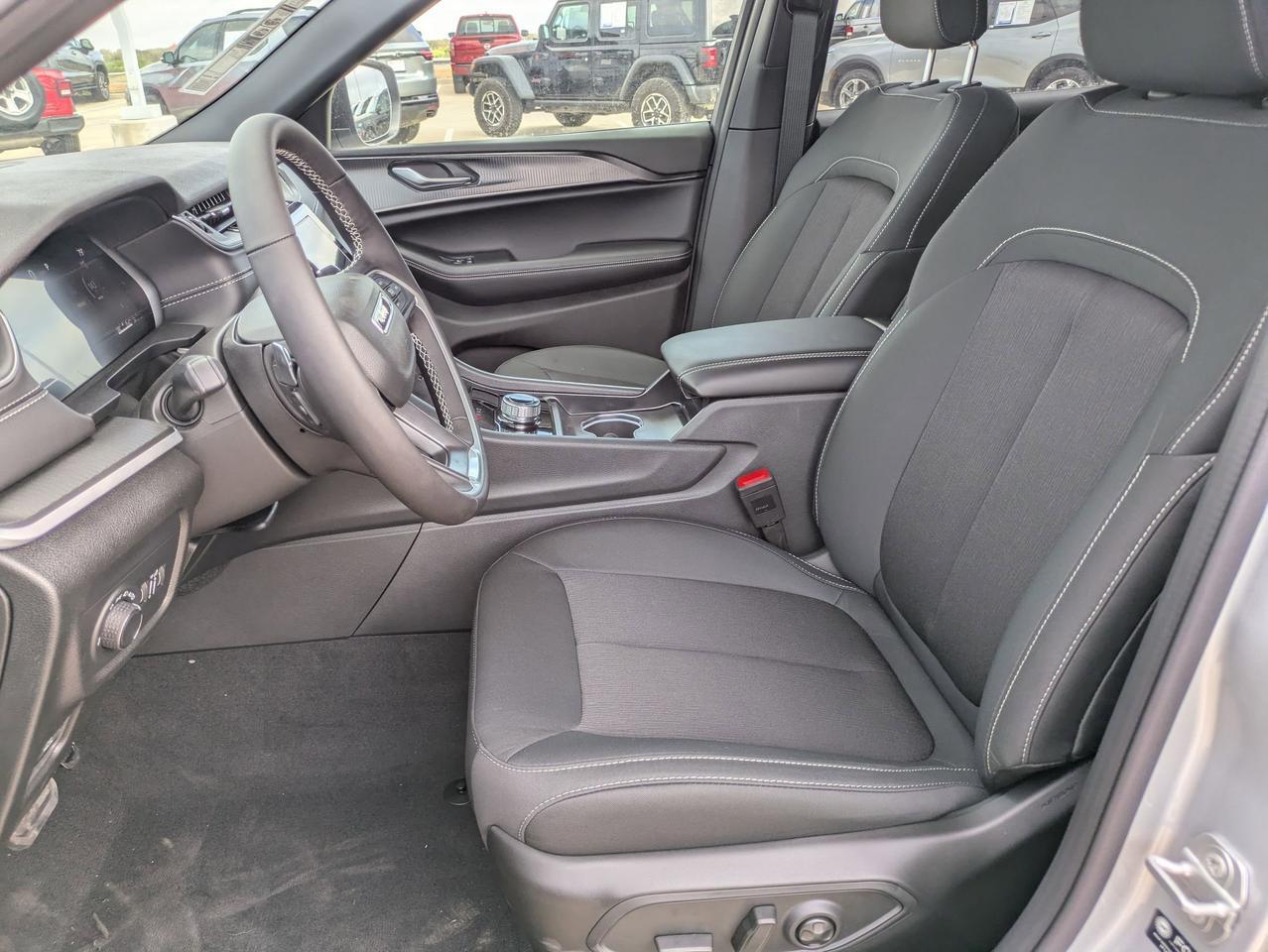 2025 Jeep Grand Cherokee L Laredo X Castroville TX