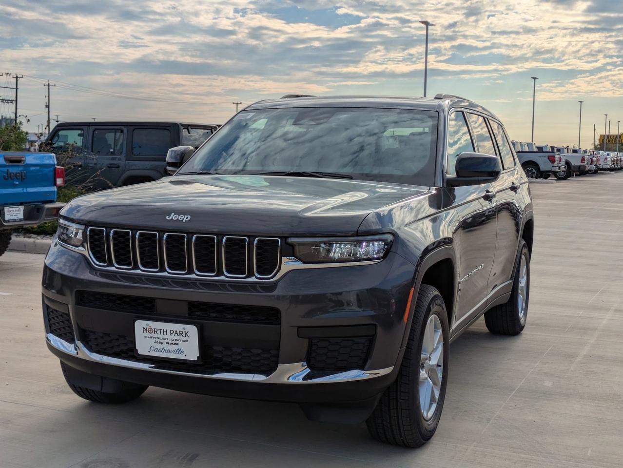 2025 Jeep Grand Cherokee L Laredo X Castroville TX