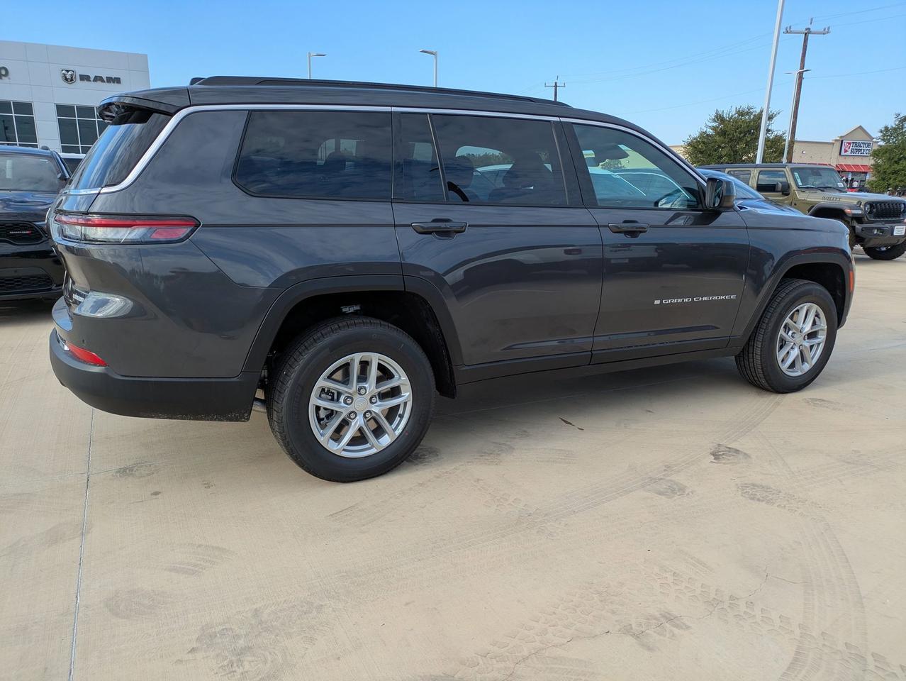 2025 Jeep Grand Cherokee L Laredo X Castroville TX