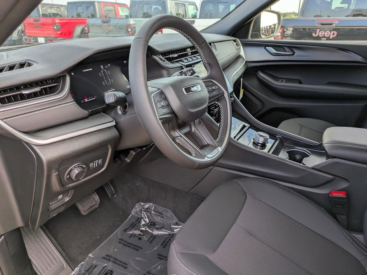 2025 Jeep Grand Cherokee L Laredo X Castroville TX