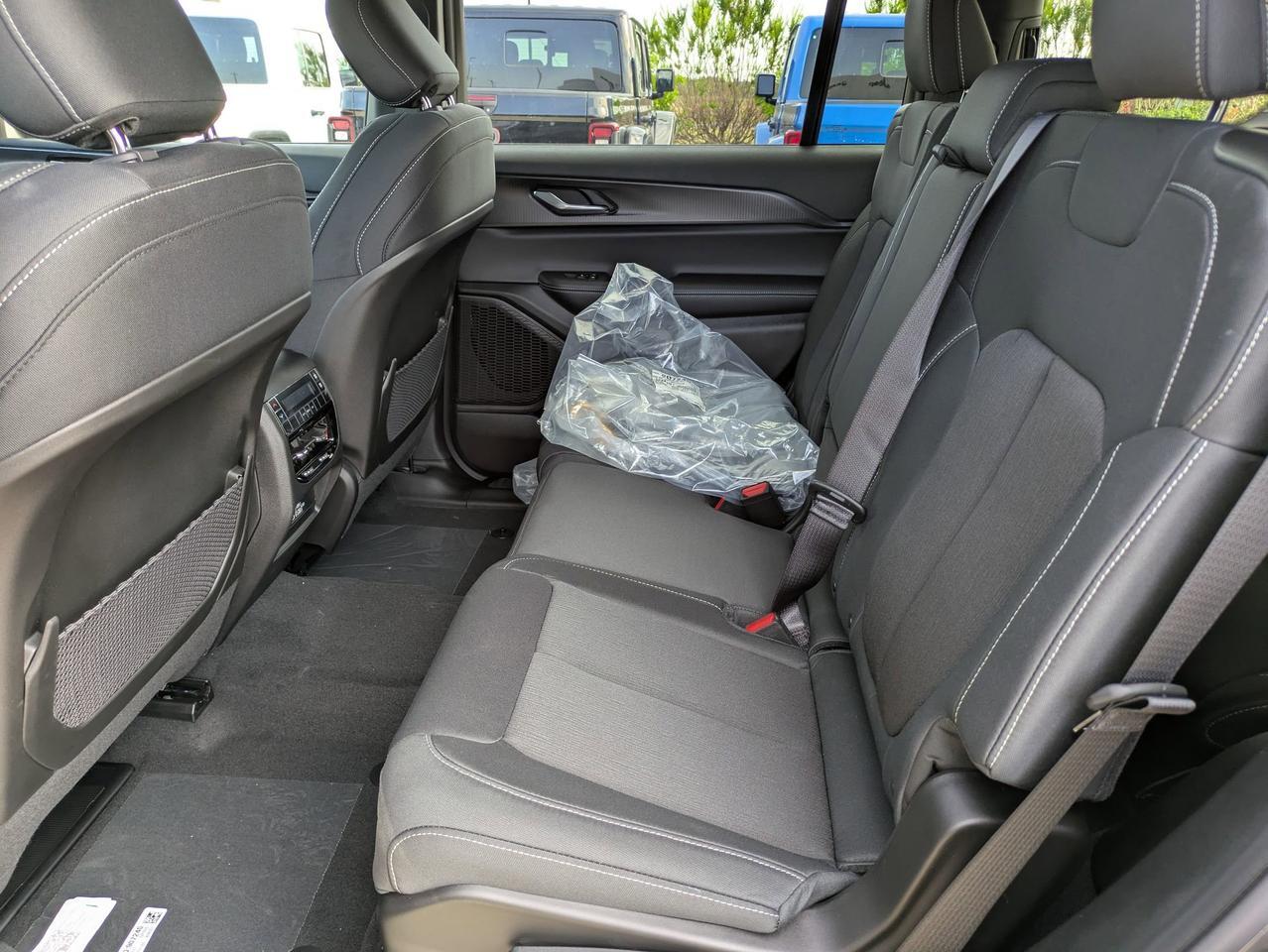 2025 Jeep Grand Cherokee L Laredo X Castroville TX