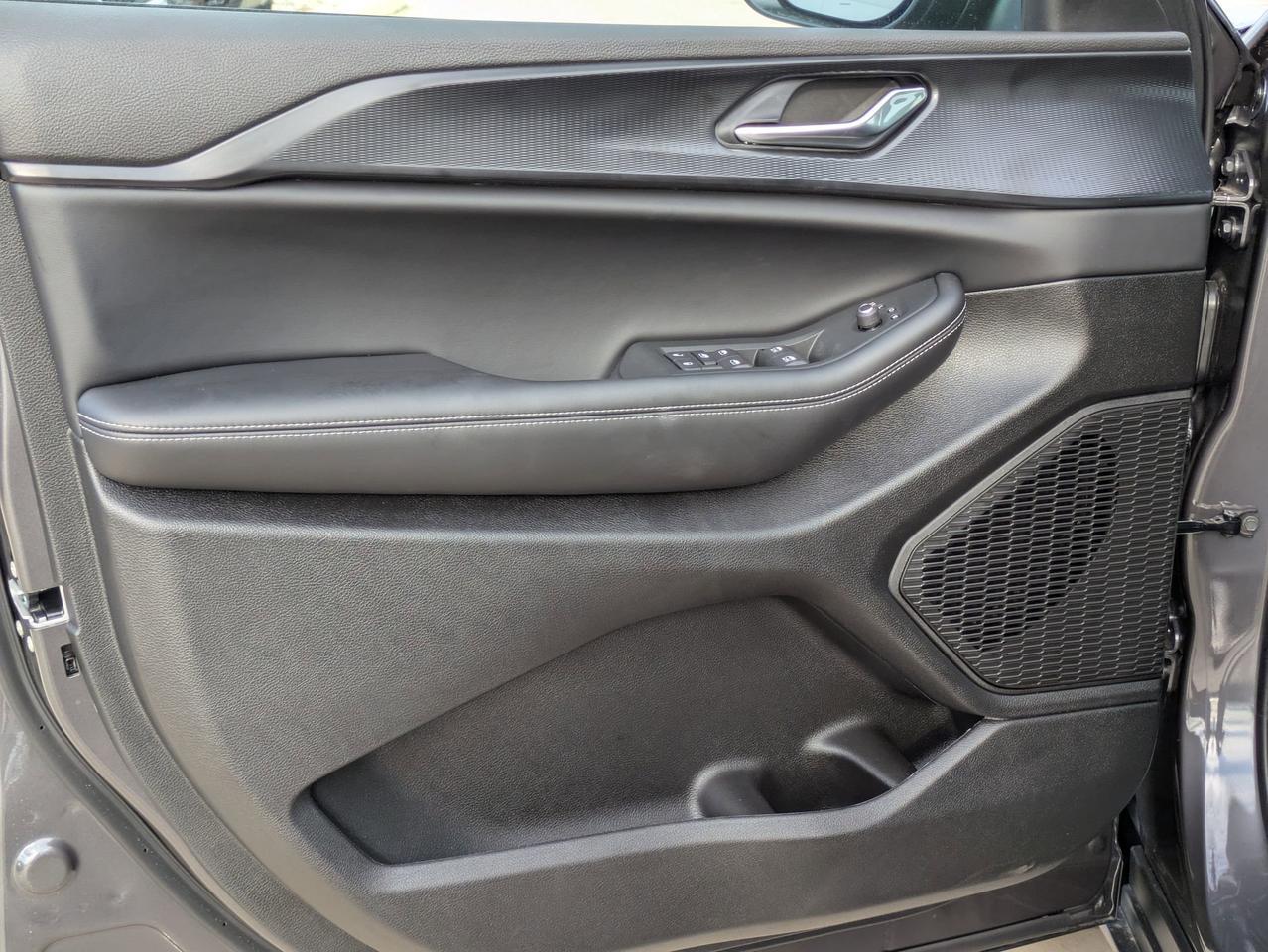 2025 Jeep Grand Cherokee L Laredo X Castroville TX