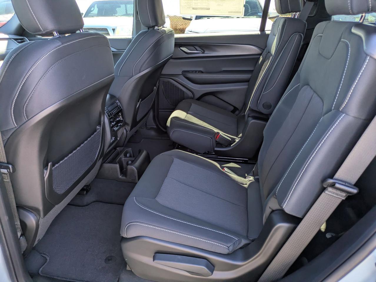 2025 Jeep Grand Cherokee L Laredo X Castroville TX