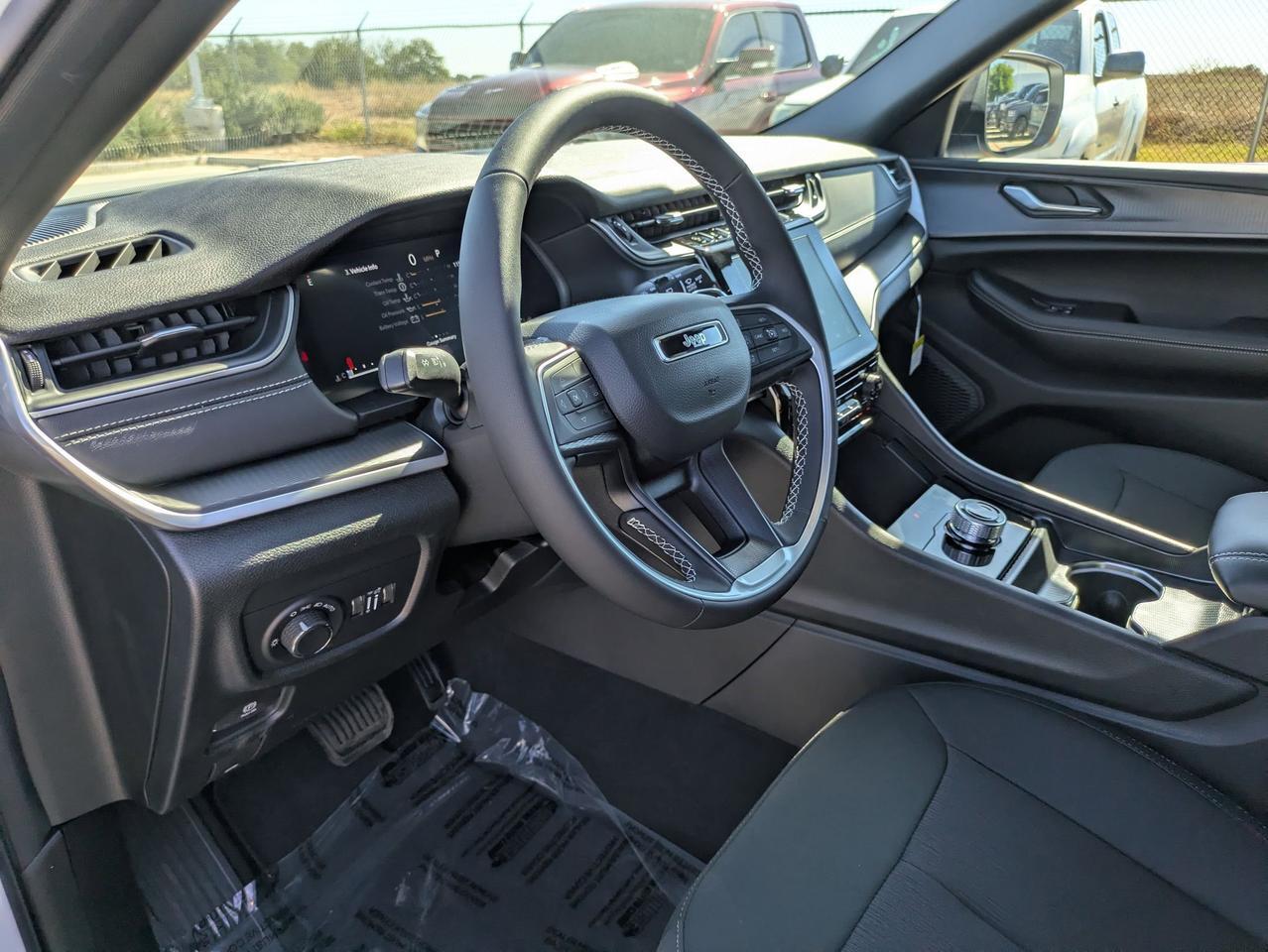 2025 Jeep Grand Cherokee L Laredo X Castroville TX