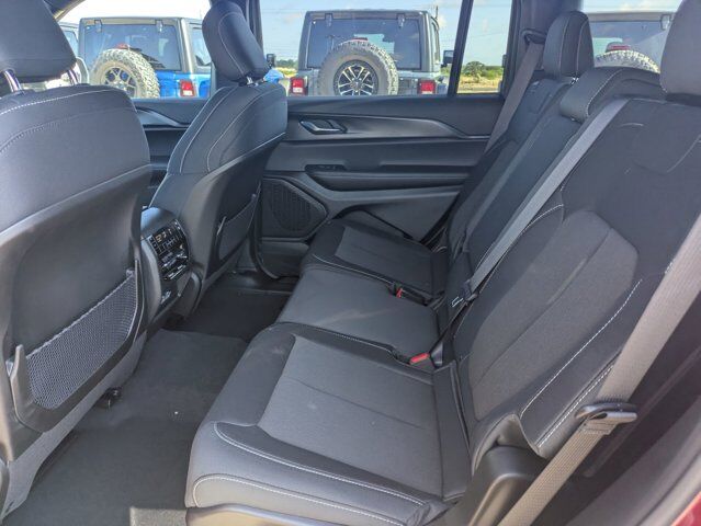 2025 Jeep Grand Cherokee L Laredo X Castroville TX