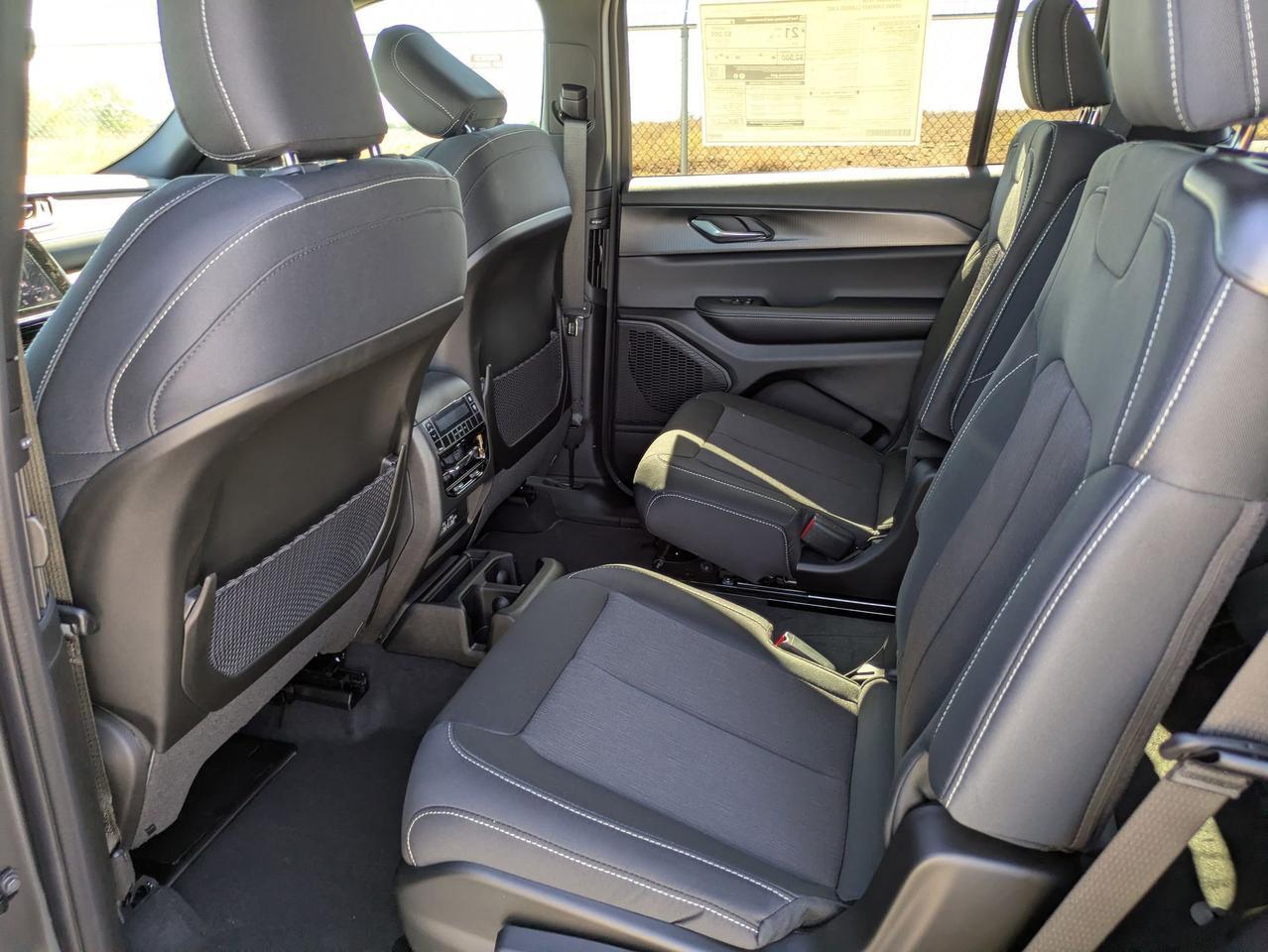 2025 Jeep Grand Cherokee L Laredo X Castroville TX