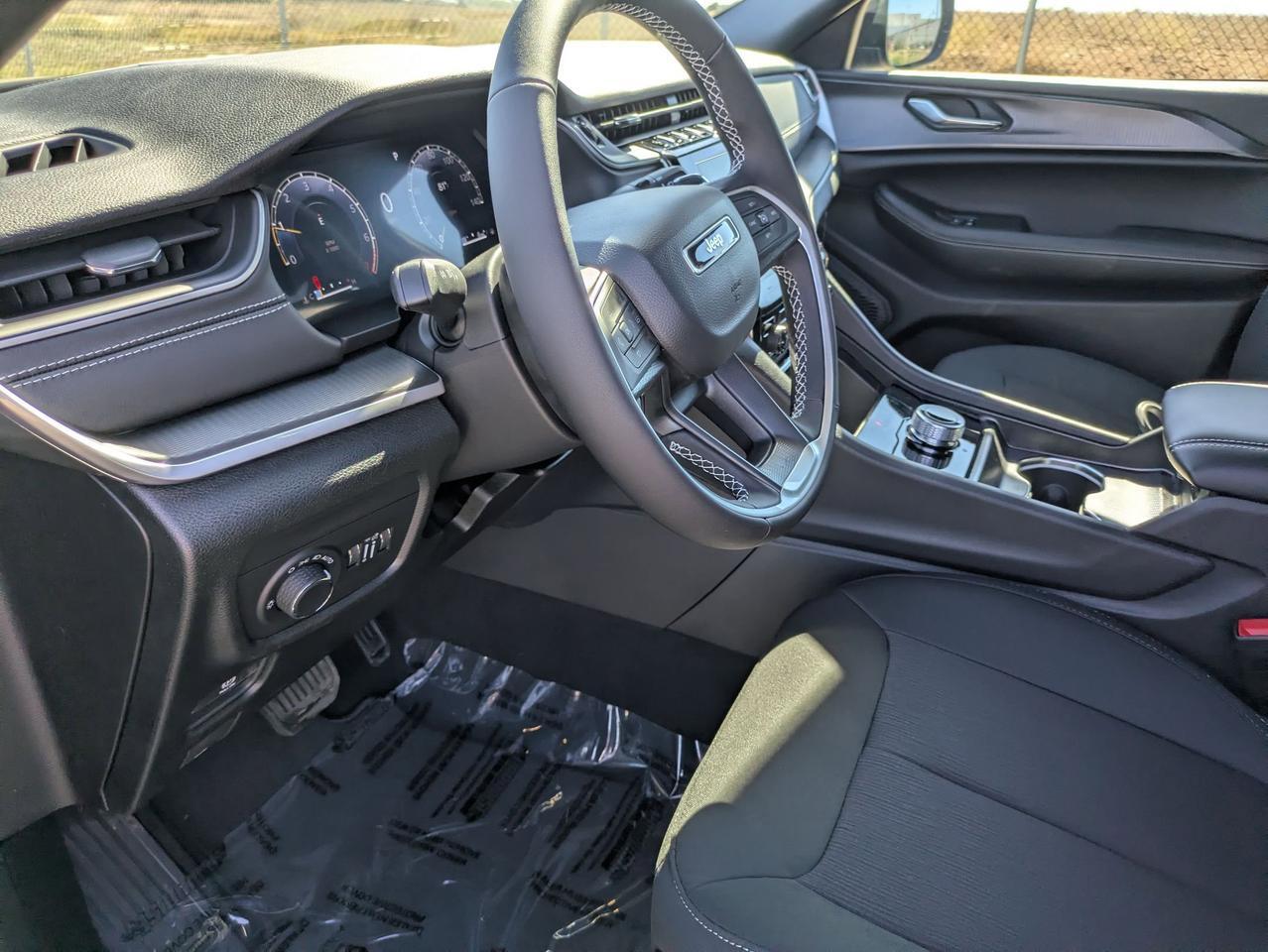 2025 Jeep Grand Cherokee L Laredo X Castroville TX