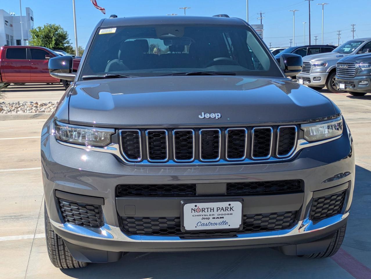 2025 Jeep Grand Cherokee L Laredo X Castroville TX