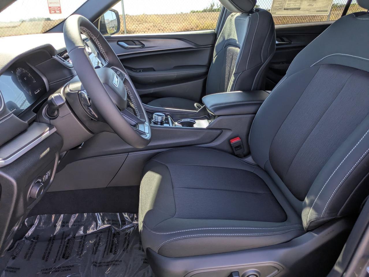 2025 Jeep Grand Cherokee L Laredo X Castroville TX