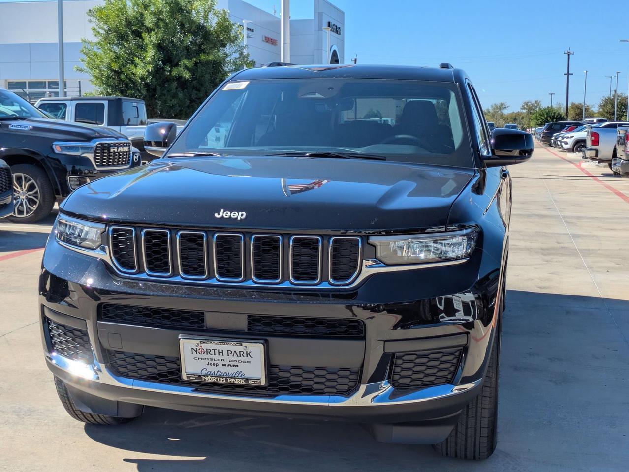 2025 Jeep Grand Cherokee L Laredo X Castroville TX