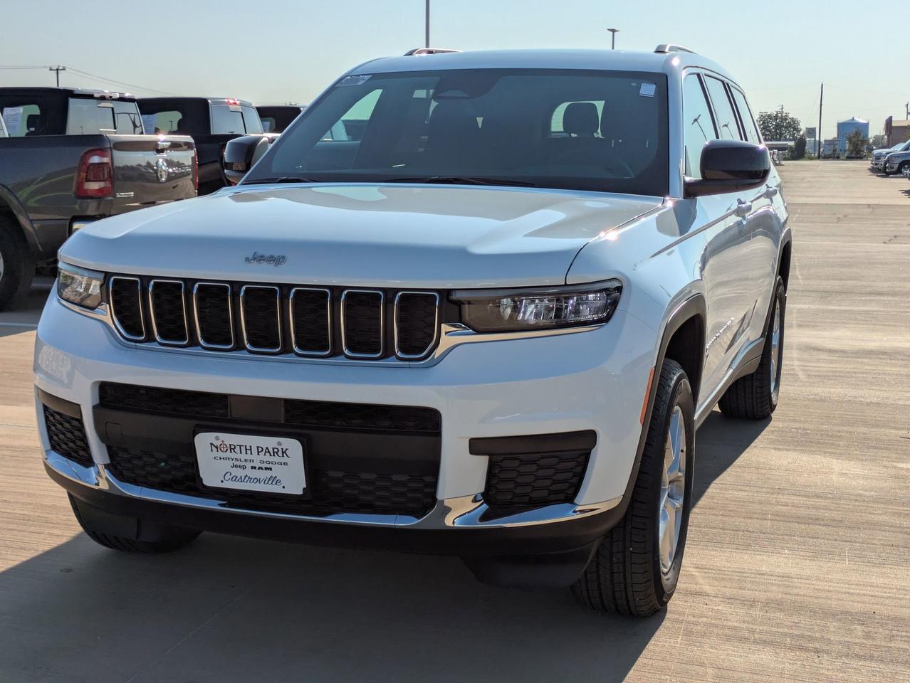 2025 Jeep Grand Cherokee L Laredo X Castroville TX