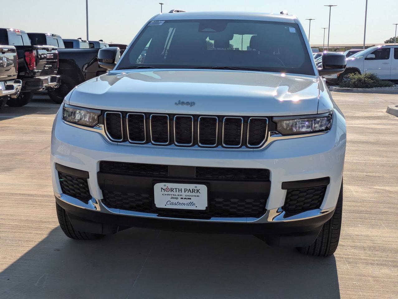 2025 Jeep Grand Cherokee L Laredo X Castroville TX
