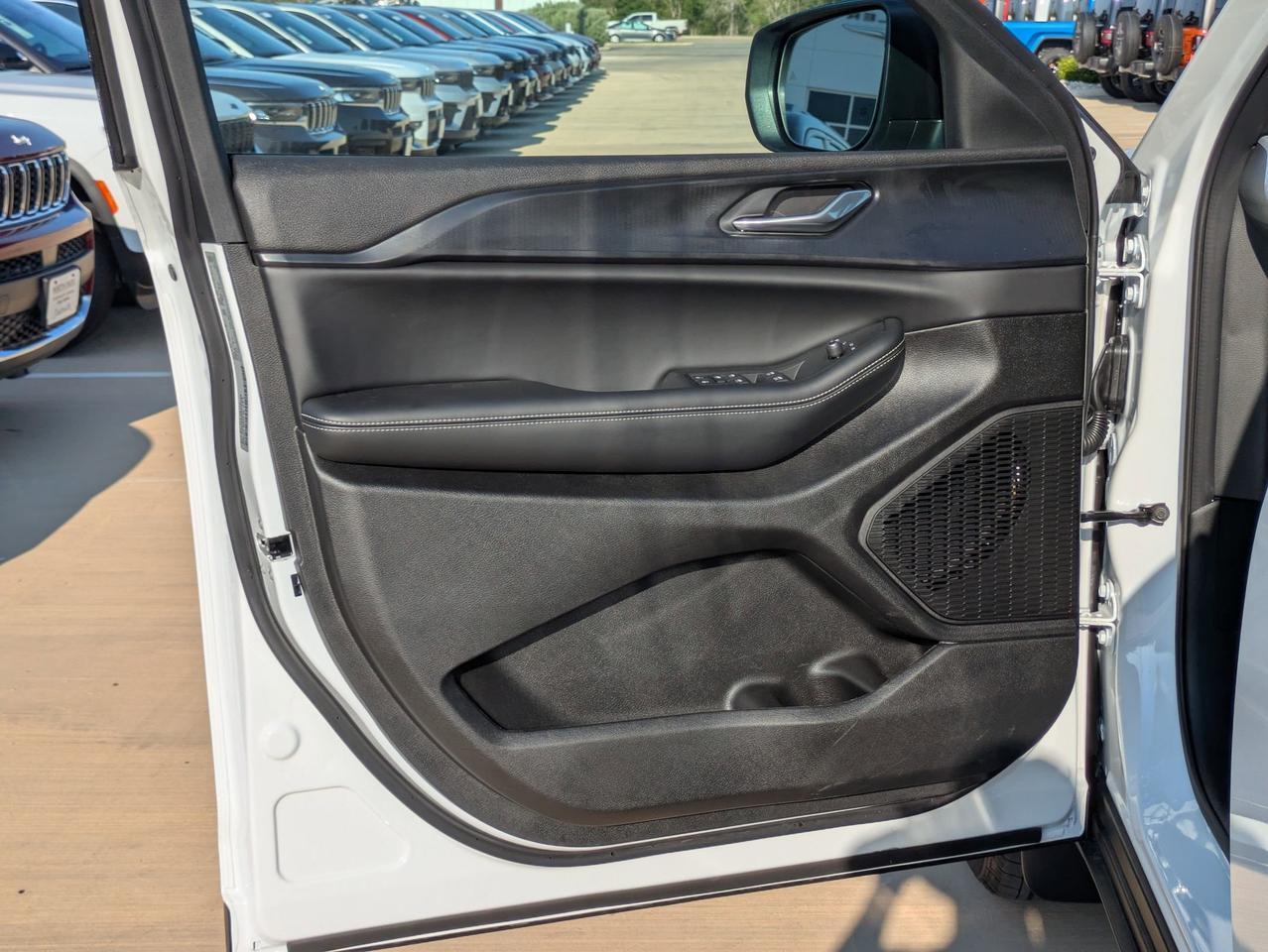 2025 Jeep Grand Cherokee L Laredo X Castroville TX