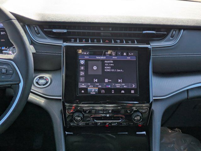 2025 Jeep Grand Cherokee L Laredo X Castroville TX
