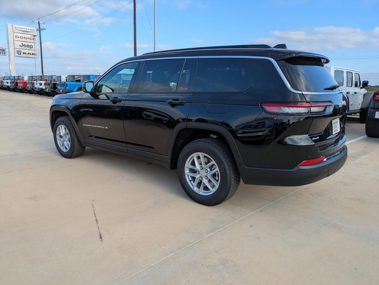2025 Jeep Grand Cherokee L Laredo X Castroville TX