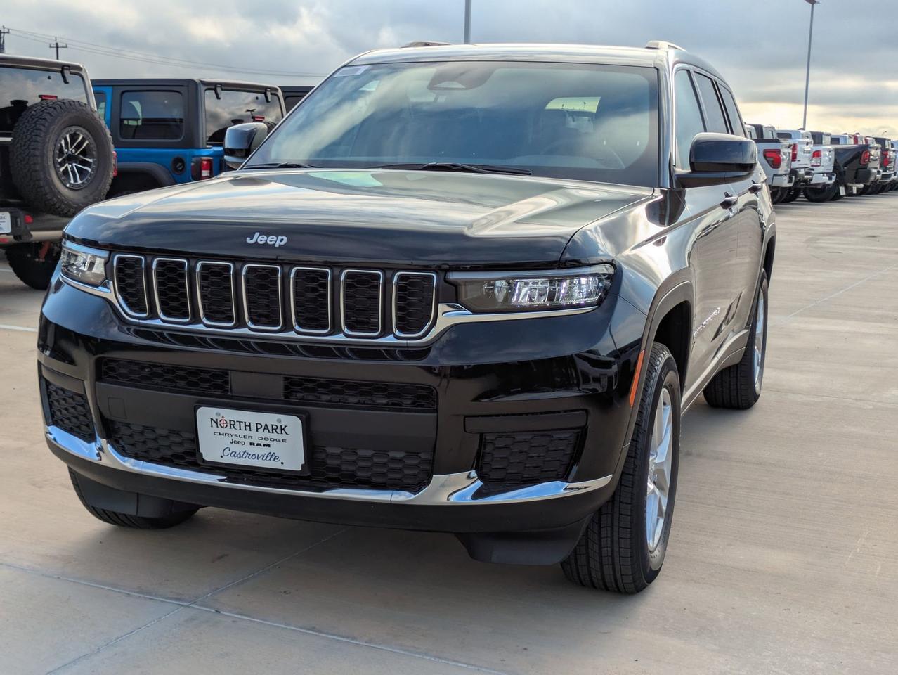 2025 Jeep Grand Cherokee L Laredo X Castroville TX