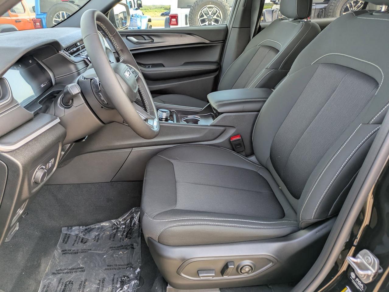 2025 Jeep Grand Cherokee L Laredo X Castroville TX