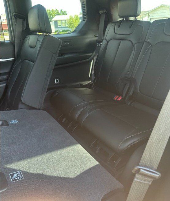 2025 Jeep Grand Cherokee L Limited 4WD | V6 | Low KMs | 7 Passenger | Heated Seats | Power Liftgate | Capri Leatherette Redwater AB