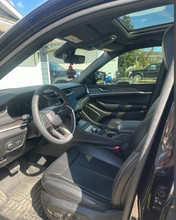 2025 Jeep Grand Cherokee L Limited 4WD | V6 | Low KMs | 7 Passenger | Heated Seats | Power Liftgate | Capri Leatherette Redwater AB