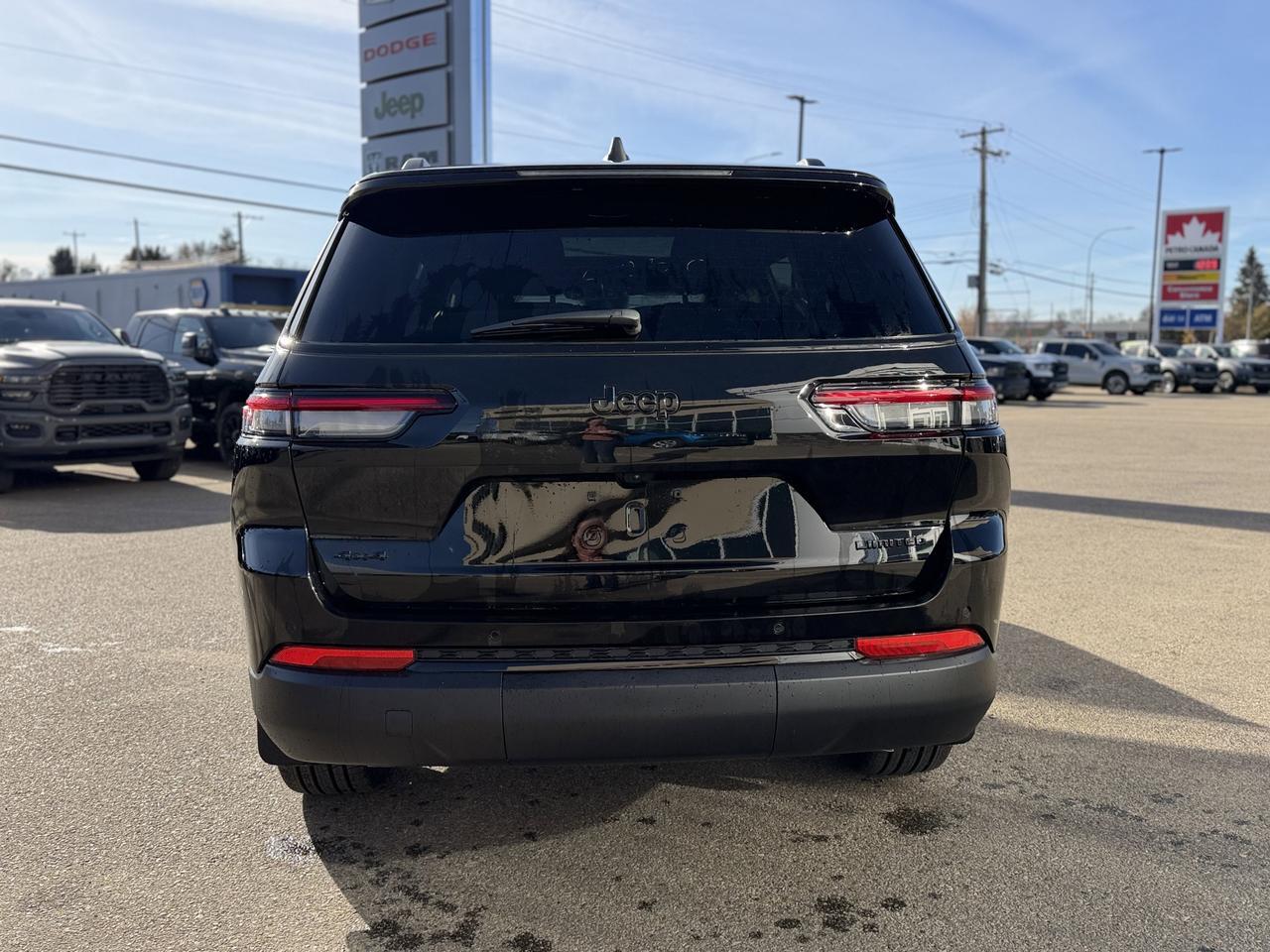 2025 Jeep Grand Cherokee L Limited 4x4 | V6 | Black Appearance Pkg | Pano Sunroof | Remote Start Redwater AB