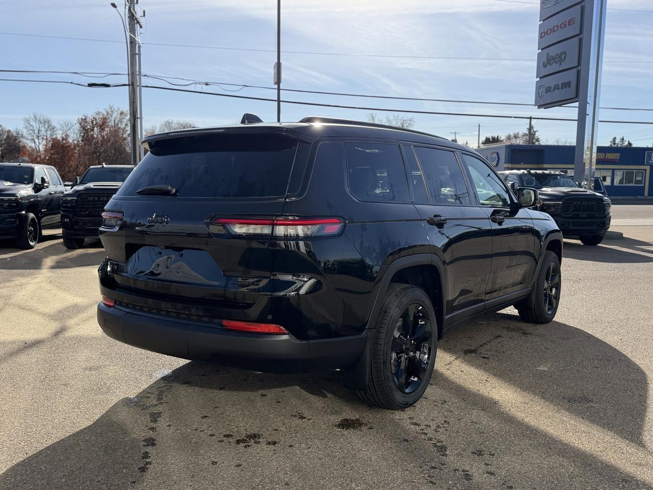 2025 Jeep Grand Cherokee L Limited 4x4 | V6 | Black Appearance Pkg | Pano Sunroof | Remote Start Redwater AB