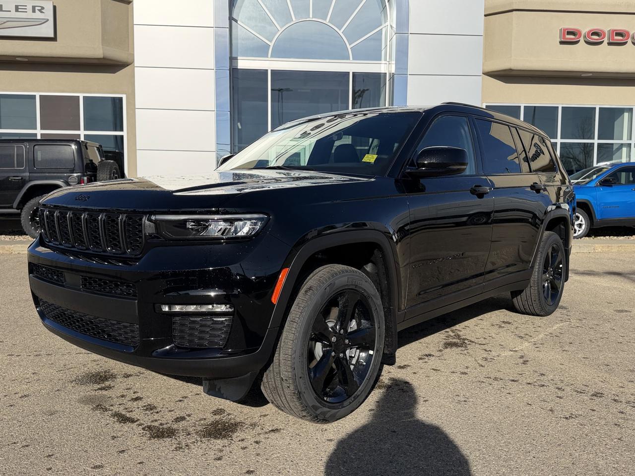 2025 Jeep Grand Cherokee L Limited 4x4 | V6 | Black Appearance Pkg | Pano Sunroof | Remote Start Redwater AB