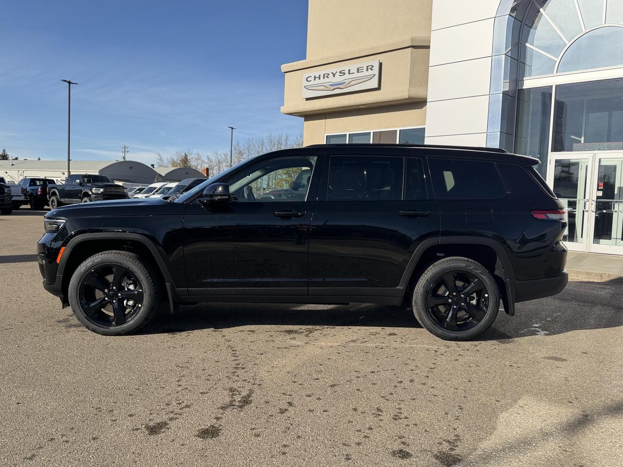 2025 Jeep Grand Cherokee L Limited 4x4 | V6 | Black Appearance Pkg | Pano Sunroof | Remote Start Redwater AB