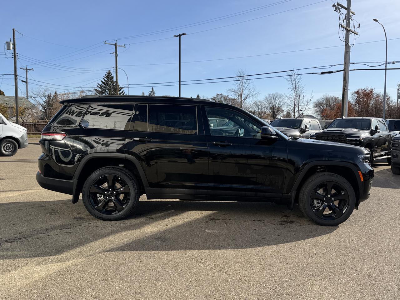 2025 Jeep Grand Cherokee L Limited 4x4 | V6 | Black Appearance Pkg | Pano Sunroof | Remote Start Redwater AB