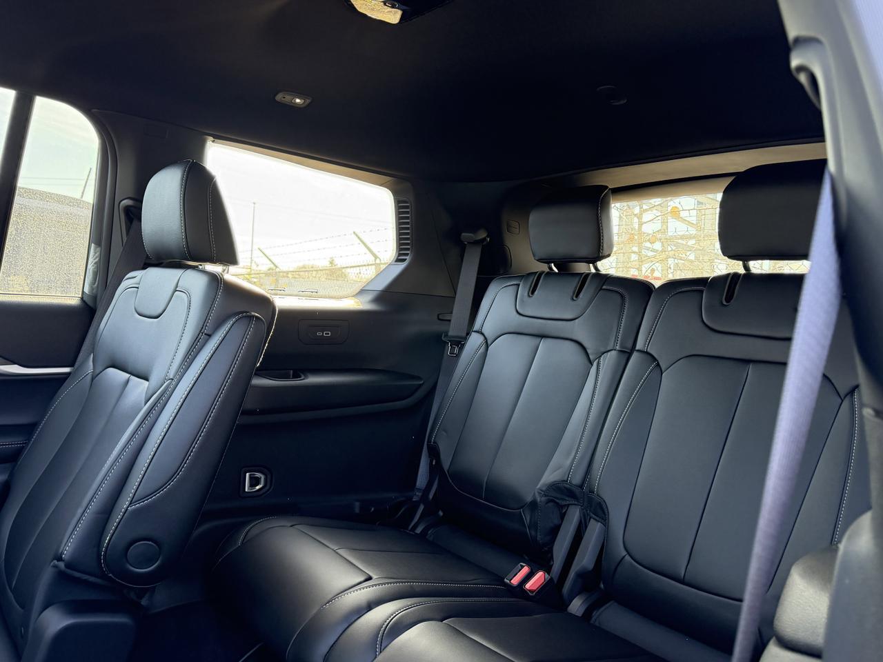 2025 Jeep Grand Cherokee L Limited 4x4 | V6 | Black Appearance Pkg | Pano Sunroof | Remote Start Redwater AB