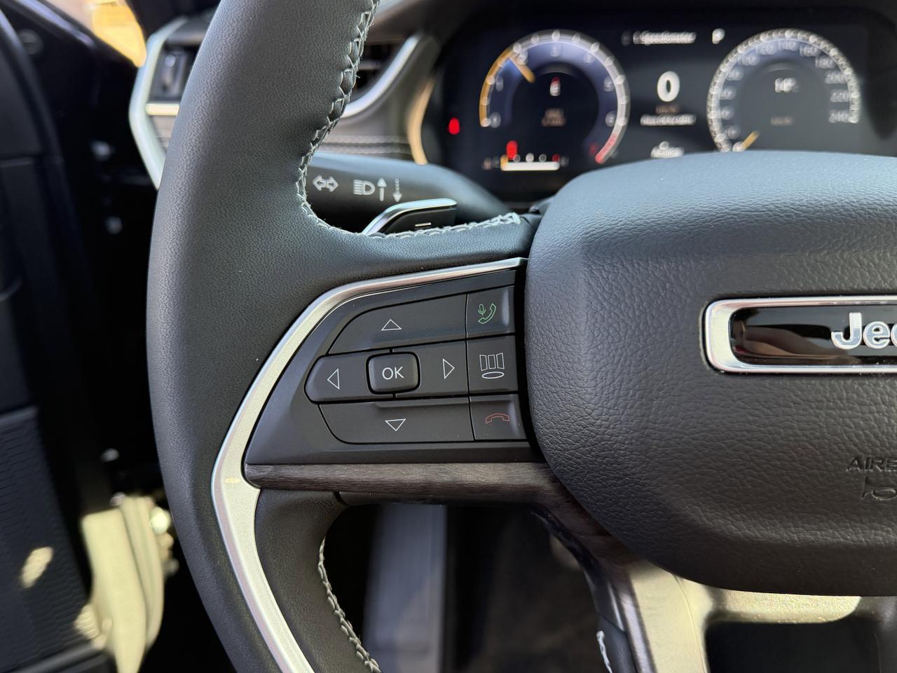 2025 Jeep Grand Cherokee L Limited 4x4 | V6 | Black Appearance Pkg | Pano Sunroof | Remote Start Redwater AB