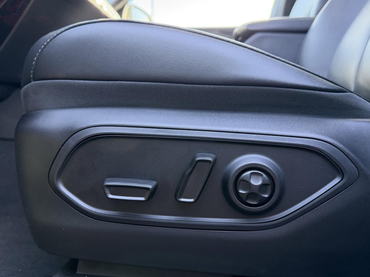 2025 Jeep Grand Cherokee L Limited 4x4 | V6 | Black Appearance Pkg | Pano Sunroof | Remote Start Redwater AB