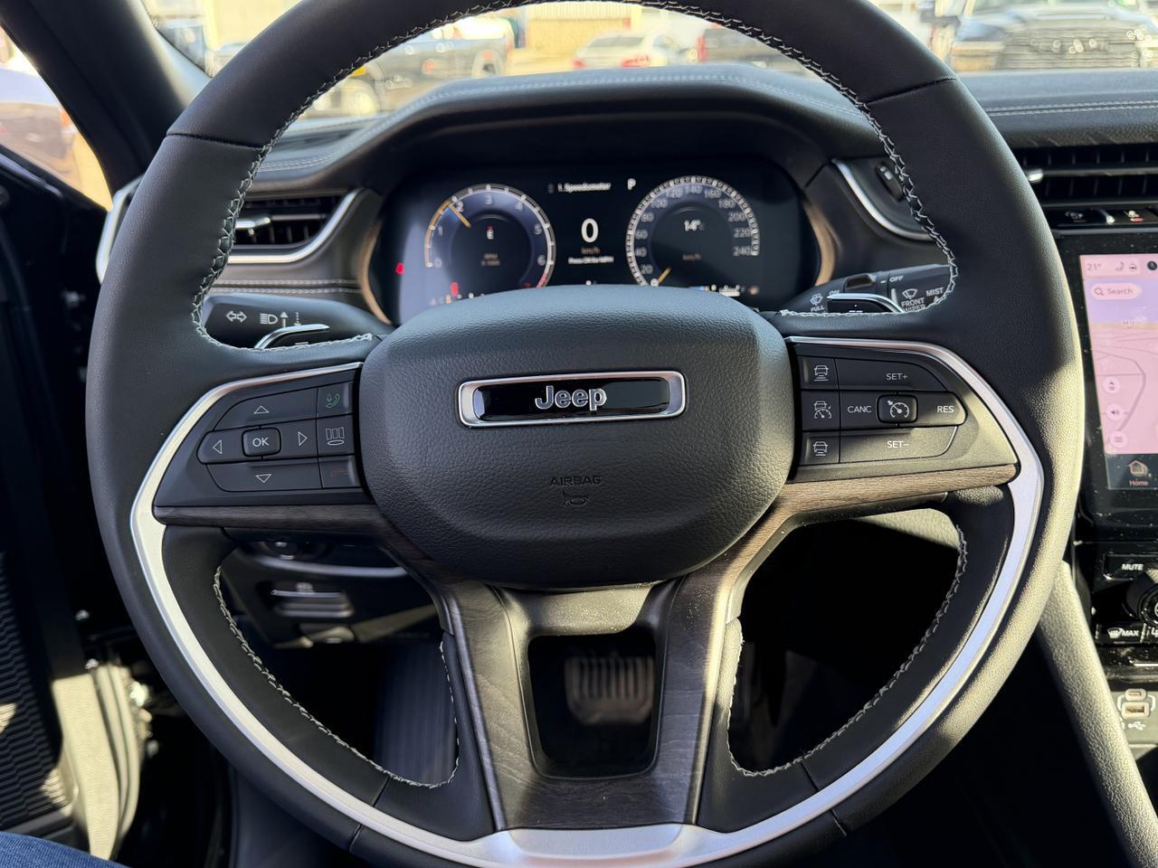 2025 Jeep Grand Cherokee L Limited 4x4 | V6 | Black Appearance Pkg | Pano Sunroof | Remote Start Redwater AB
