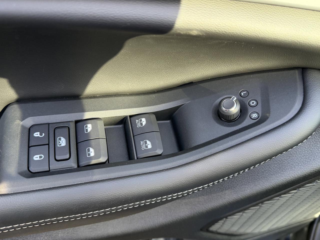 2025 Jeep Grand Cherokee L Limited 4x4 | V6 | Black Appearance Pkg | Pano Sunroof | Remote Start Redwater AB