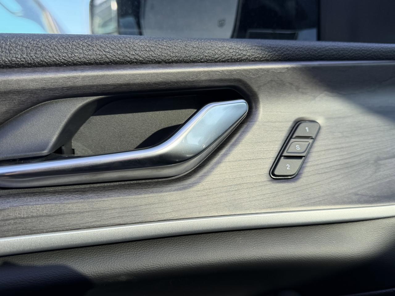 2025 Jeep Grand Cherokee L Limited 4x4 | V6 | Black Appearance Pkg | Pano Sunroof | Remote Start Redwater AB
