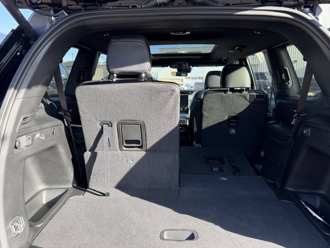 2025 Jeep Grand Cherokee L Limited 4x4 | V6 | Black Appearance Pkg | Pano Sunroof | Remote Start Redwater AB