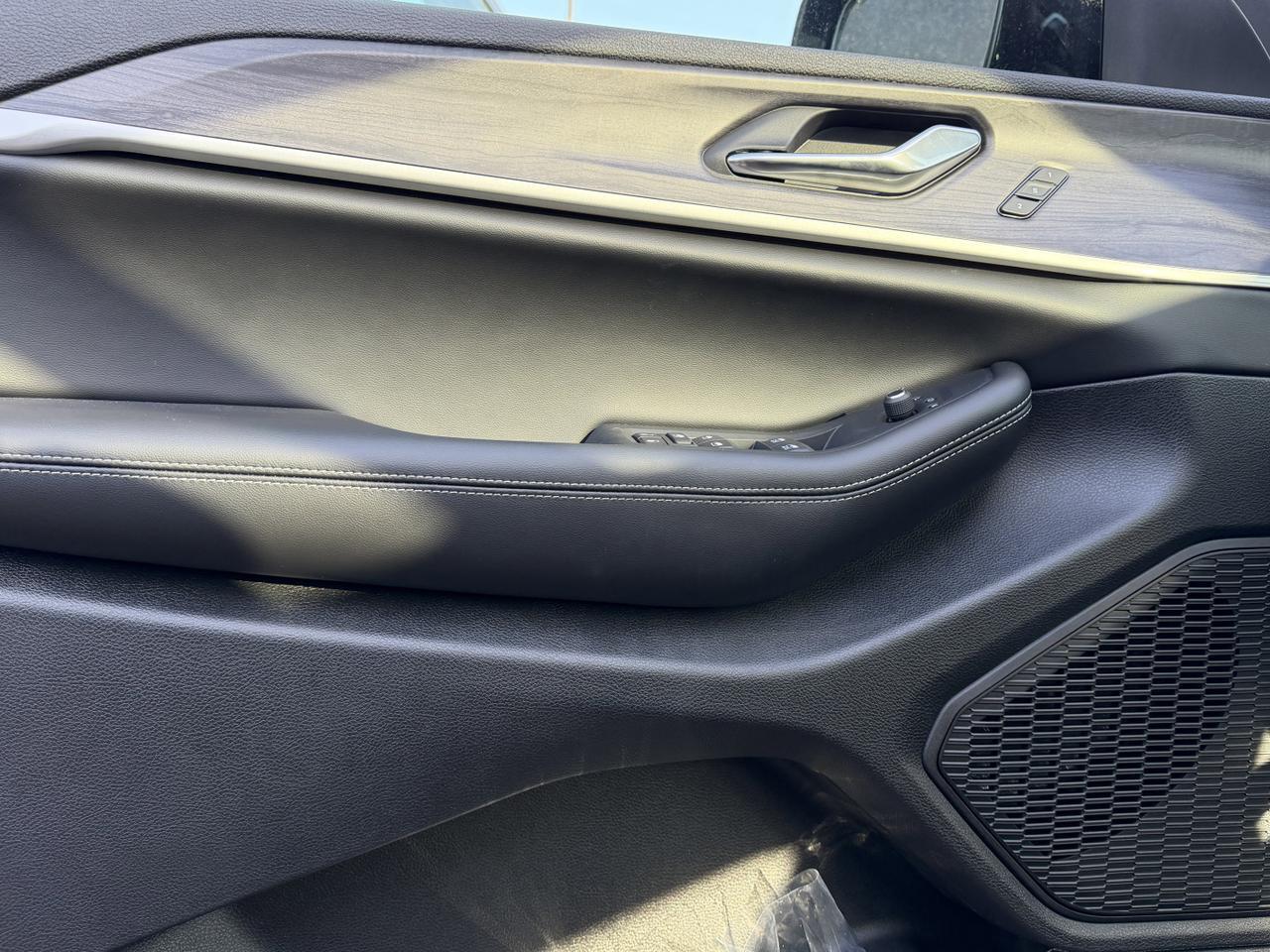 2025 Jeep Grand Cherokee L Limited 4x4 | V6 | Black Appearance Pkg | Pano Sunroof | Remote Start Redwater AB