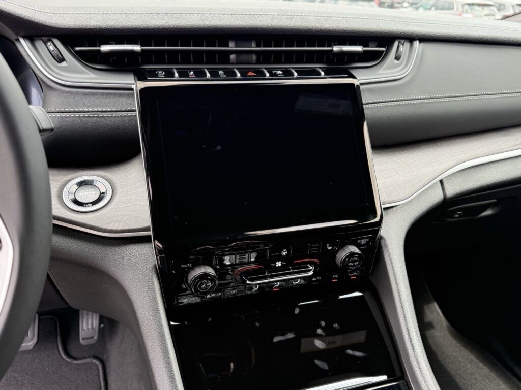 2025 Jeep Grand Cherokee L Limited Crestwood KY