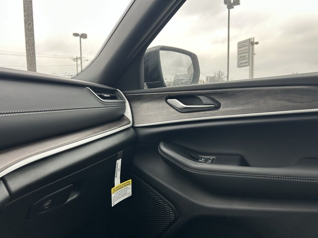 2025 Jeep Grand Cherokee L Limited Crestwood KY