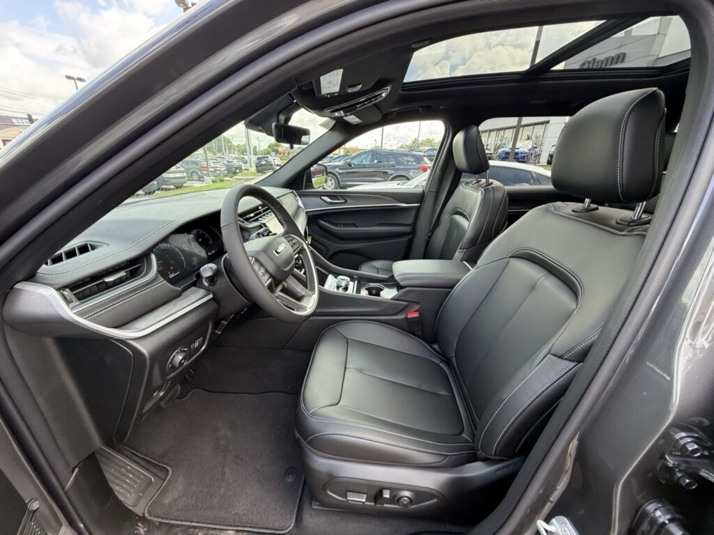 2025 Jeep Grand Cherokee L Limited Crestwood KY