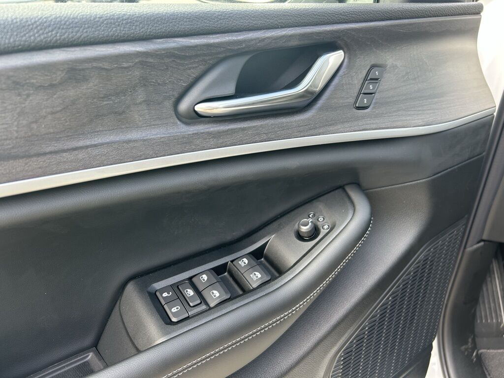 2025 Jeep Grand Cherokee L Limited Crestwood KY