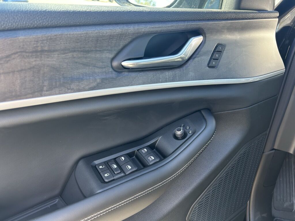 2025 Jeep Grand Cherokee L Limited Crestwood KY