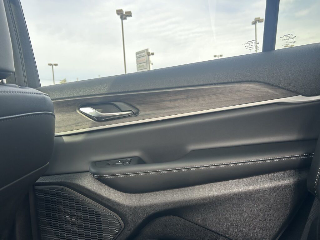 2025 Jeep Grand Cherokee L Limited Crestwood KY