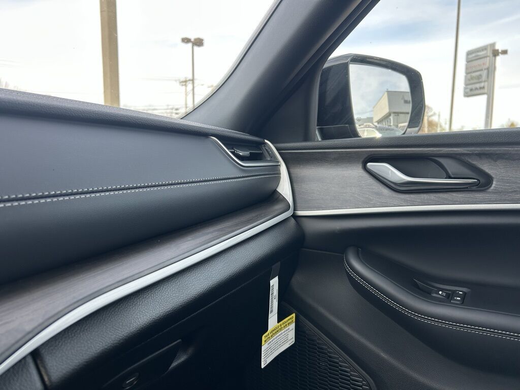 2025 Jeep Grand Cherokee L Limited Crestwood KY