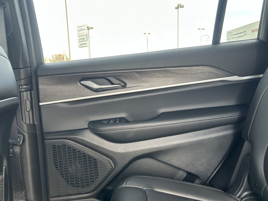 2025 Jeep Grand Cherokee L Limited Crestwood KY